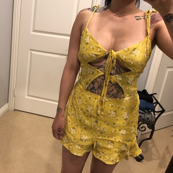 Yellow floral romper - Picture 8 of 8